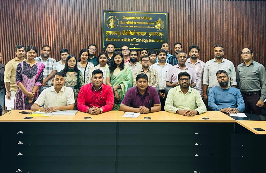 Alumni meet at MIT